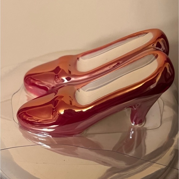 RAE DUNN WIZARD OF OZ™ "THERE’S NO PLACE LIKE HOME" MUG RUBY RED SLIPPER… - Picture 6 of 9